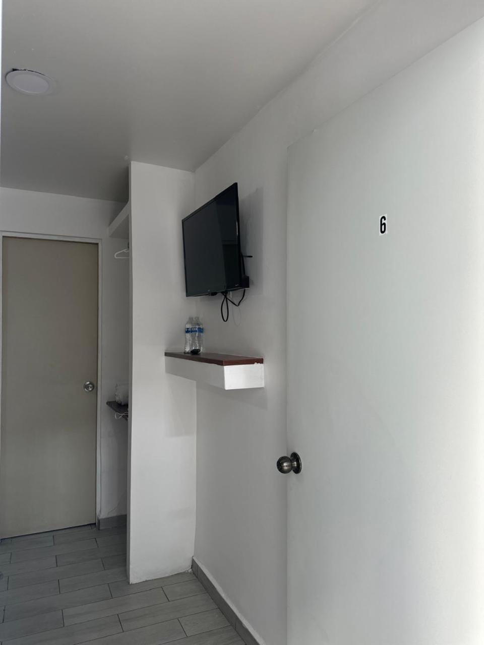 Apartamentos Ambassador 티후아나 외부 사진